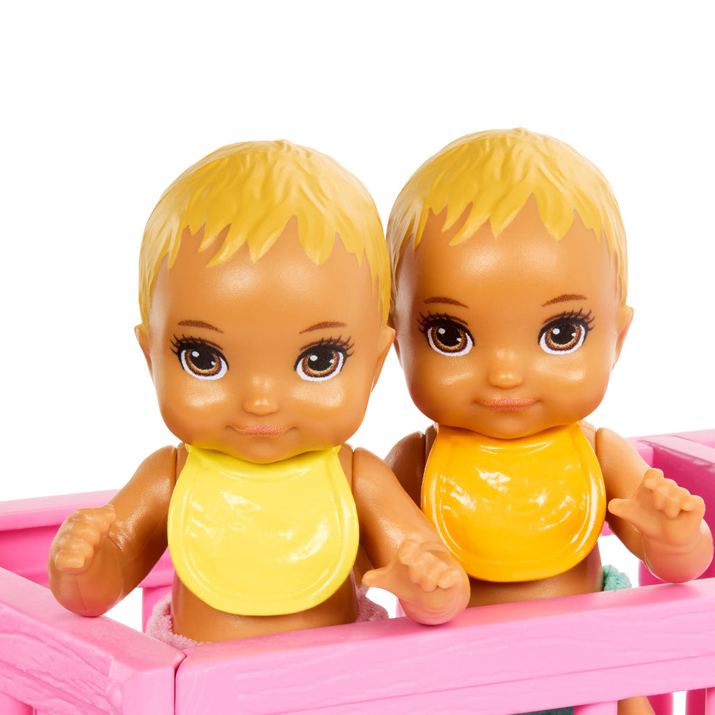 Barbie Skipper İkiz Bebekler Bakımı Oyun Seti, ikiz bebek odası oyun seti ve aksesuarlar
