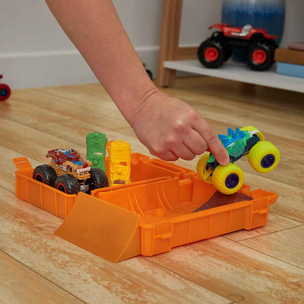 1:64 ölçekli Motosaurus oyuncak araç ve ezilmiş 2 araba bulunan Hot Wheels Monster Trucks Taşınabilir Oyun Seti