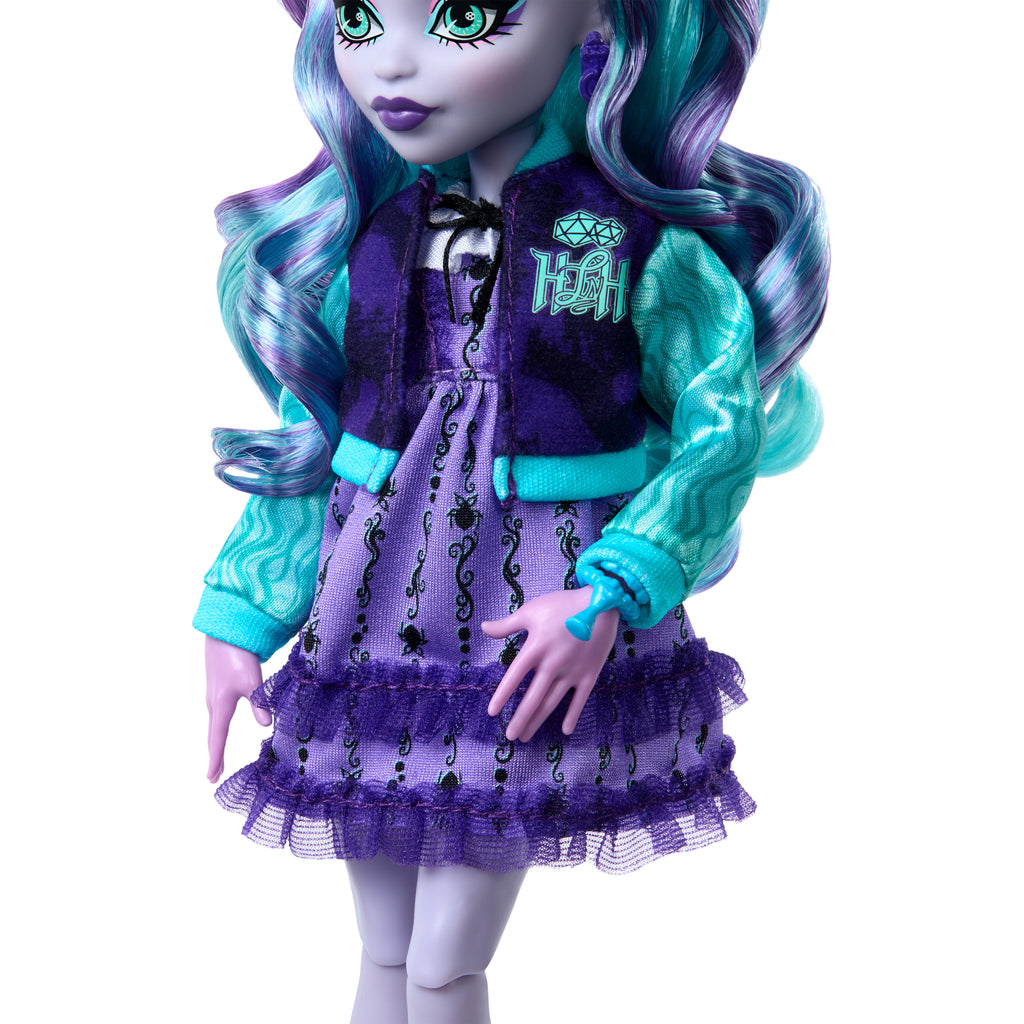 Kolej ceketi, yıllık ve oyun aksesuarlarıyla Monster High Gizemli Yıllık Twyla bebek