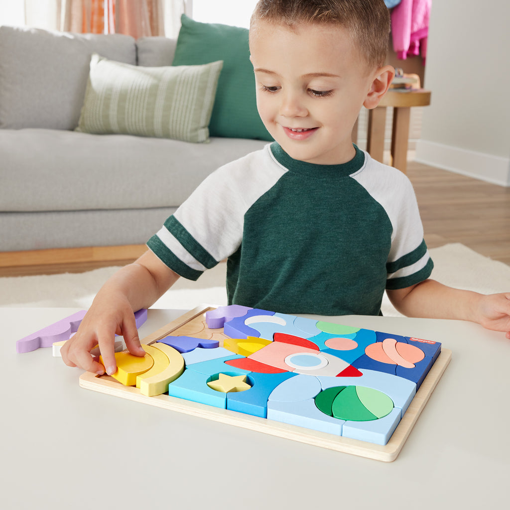 Okul öncesi çağdaki çocuklar için 42 ahşap parçadan oluşan Fisher-Price® Uzay Temalı Ahşap Yapboz Blokları
