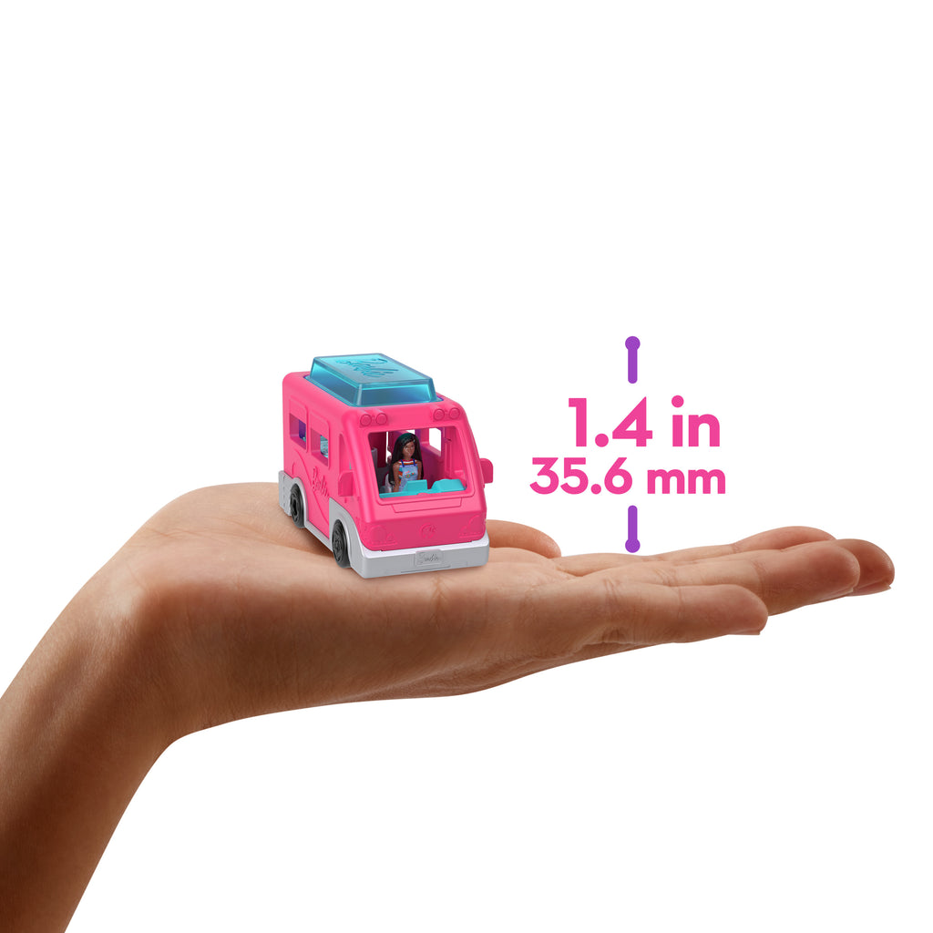 Barbie Mini BarbieLand bebek ve araç seti, 4 cm bebek ile renk değiştiren havuzuyla Rüya Karavanı