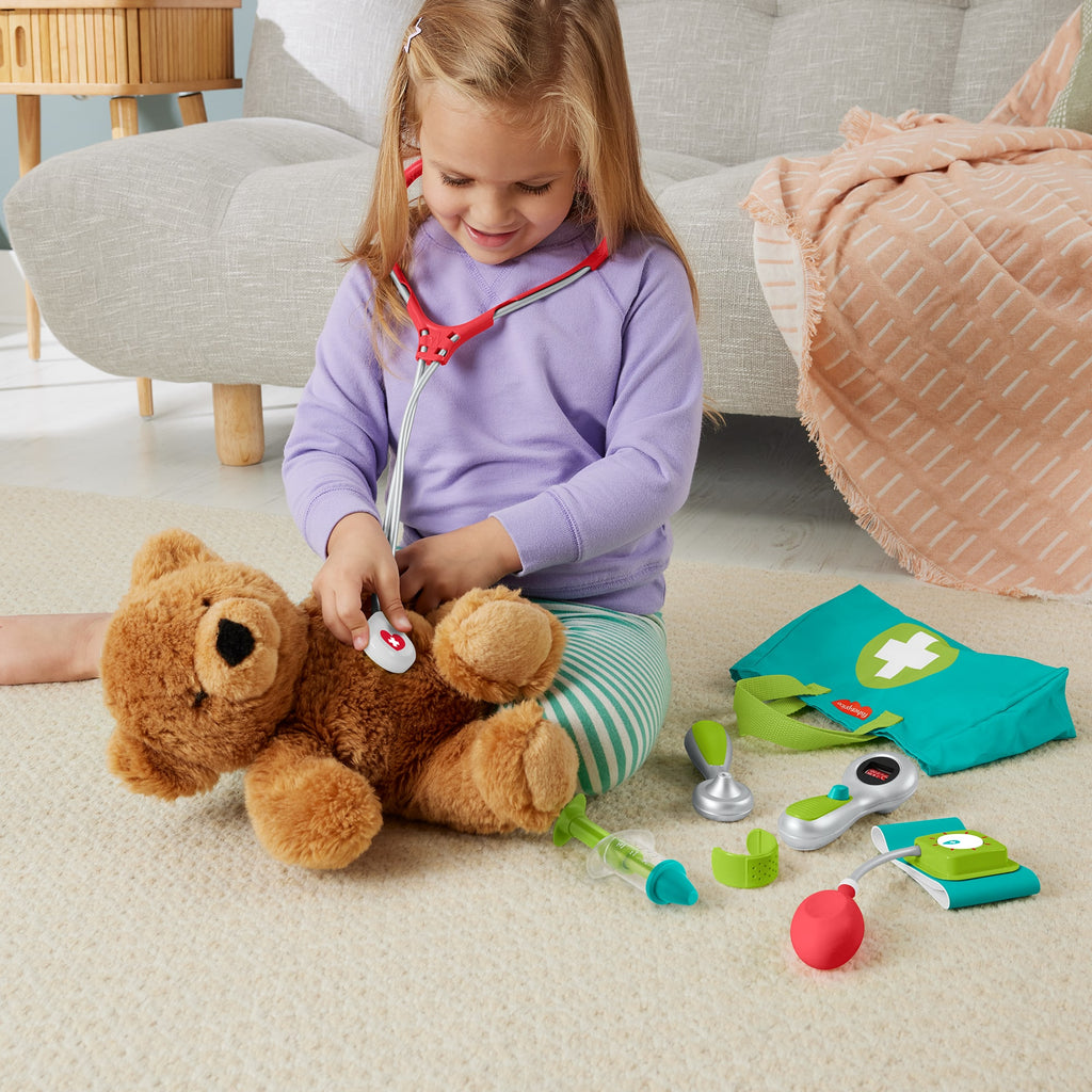 Okul öncesi çağdaki 3 yaş ve üzeri çocuklar için 7 parçadan oluşan Fisher-Price Doktor Seti doktor oyuncakları