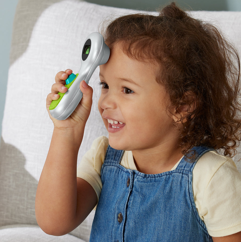 Okul öncesi çağdaki 3 yaş ve üzeri çocuklar için 7 parçadan oluşan Fisher-Price Doktor Seti doktor oyuncakları