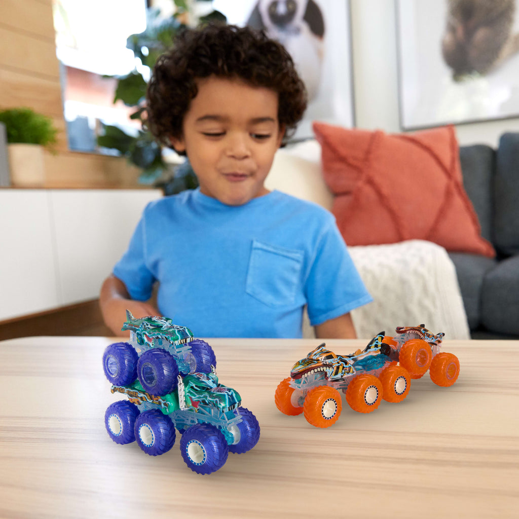 Hot Wheels Monster Trucks Power Smashers oyuncak araç ve büyük TIR çoklu paketi (4 oyuncak araç)