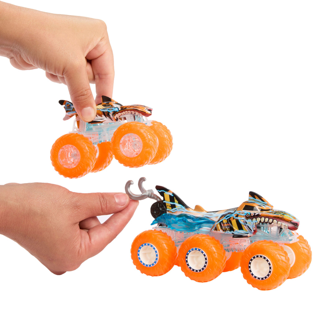 Hot Wheels Monster Trucks Power Smashers oyuncak araç ve büyük TIR çoklu paketi (4 oyuncak araç)