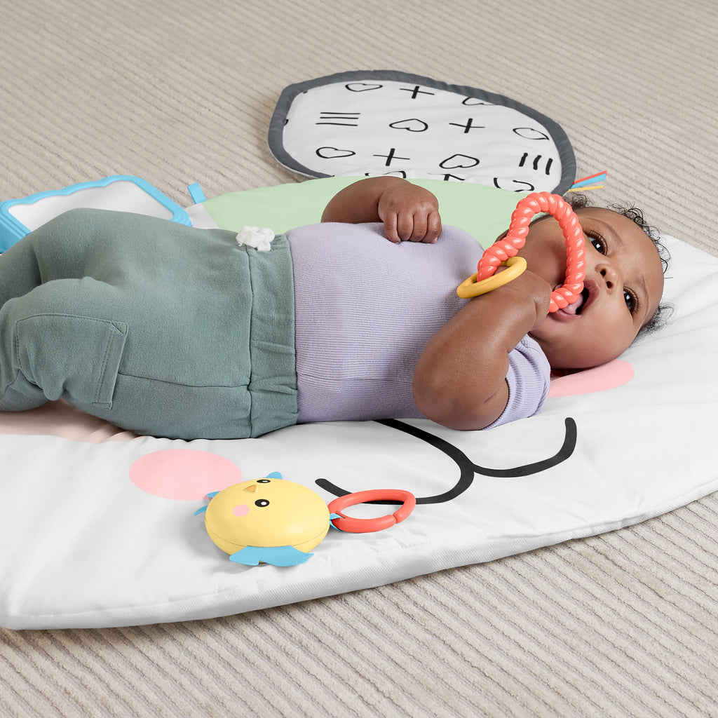 Yenidoğanların karın üstünde oynama zamanı için Fisher-Price Sevimli Köpekçik Büyük Oyun Minderi ve 2 bebek oyuncağı
