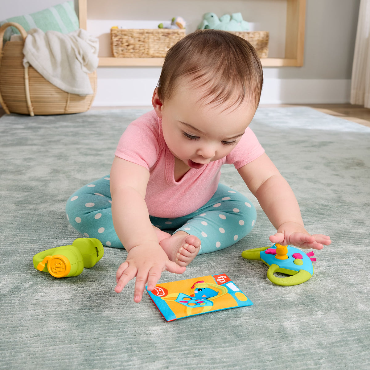 Fisher-Price Minik Oyuncu hediye seti, yenidoğanlara yönelik 3 adet gelişime yardımcı oyuncak