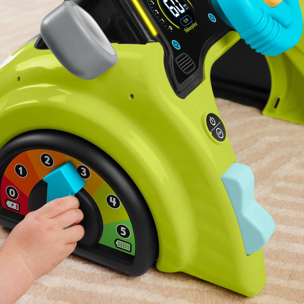 Fisher-Price Eğlen ve Öğren bebek ve yürüme çağındaki çocuklar için birden fazla dil desteğine sahip eğitici İlk Arabam Aktivite Merkezi