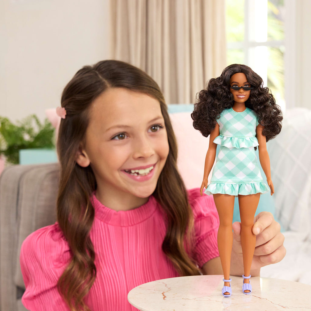 Barbie Fashionistas Bebek #240 Yeşil Kareli Elbiseli