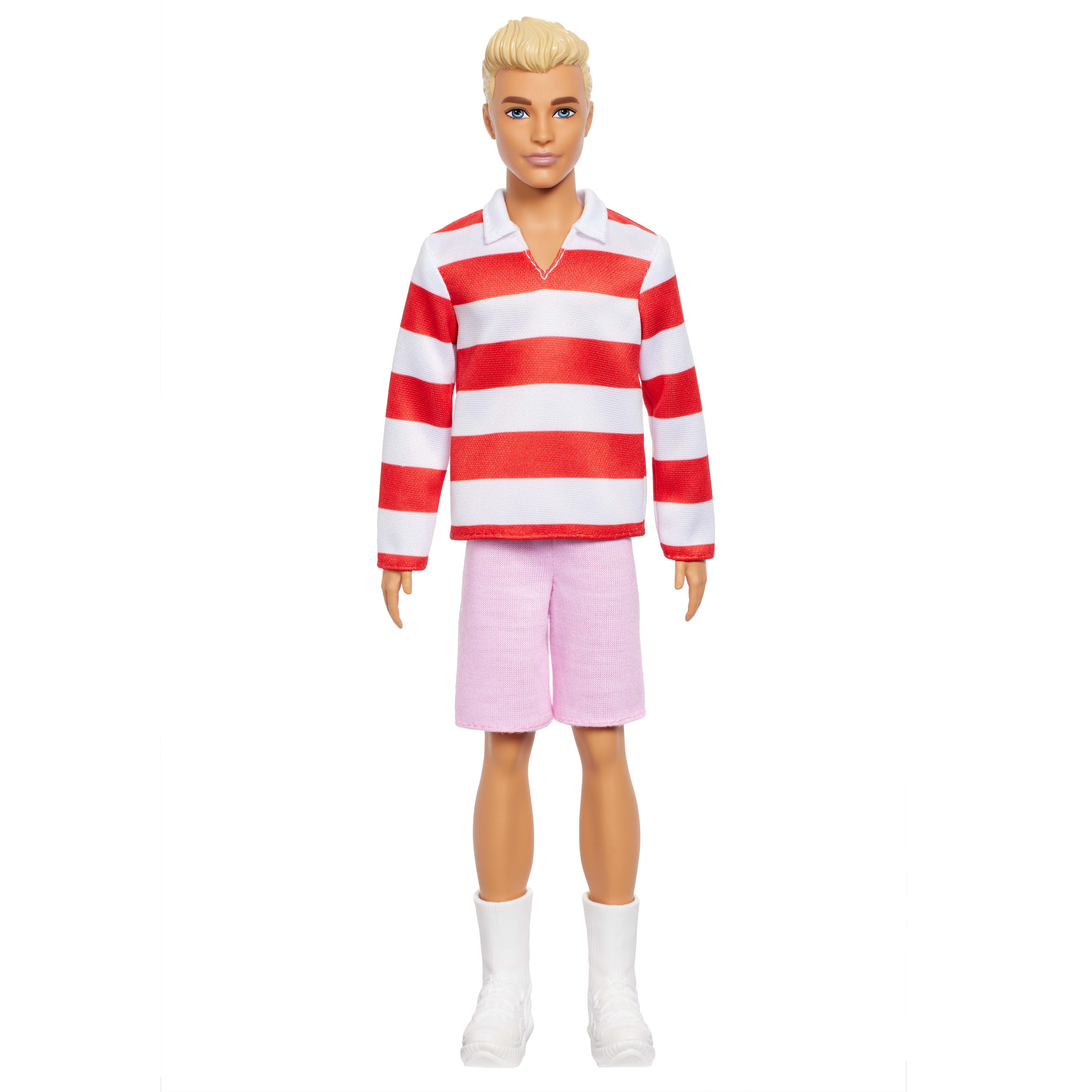 Kırmızı çizgili üstü, pembe şortu ve beyaz sneaker'larıyla sarışın Barbie Fashionistas Ken bebek #241