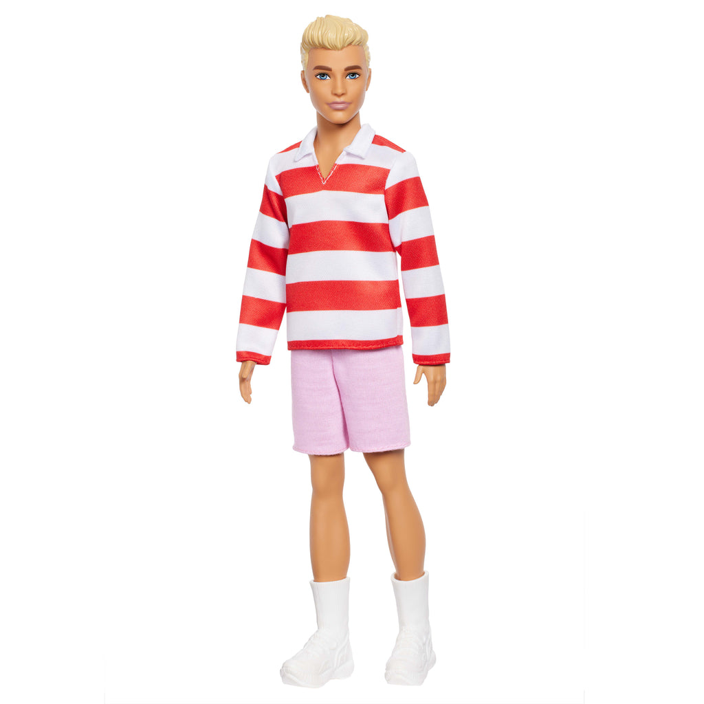 Kırmızı çizgili üstü, pembe şortu ve beyaz sneaker'larıyla sarışın Barbie Fashionistas Ken bebek #241