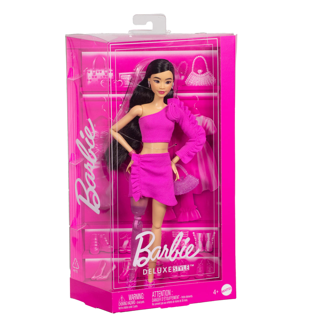 Şık aksesuarları ve klasik tarzdaki pembe kıyafetleriyle Barbie Stil İkonu bebekler