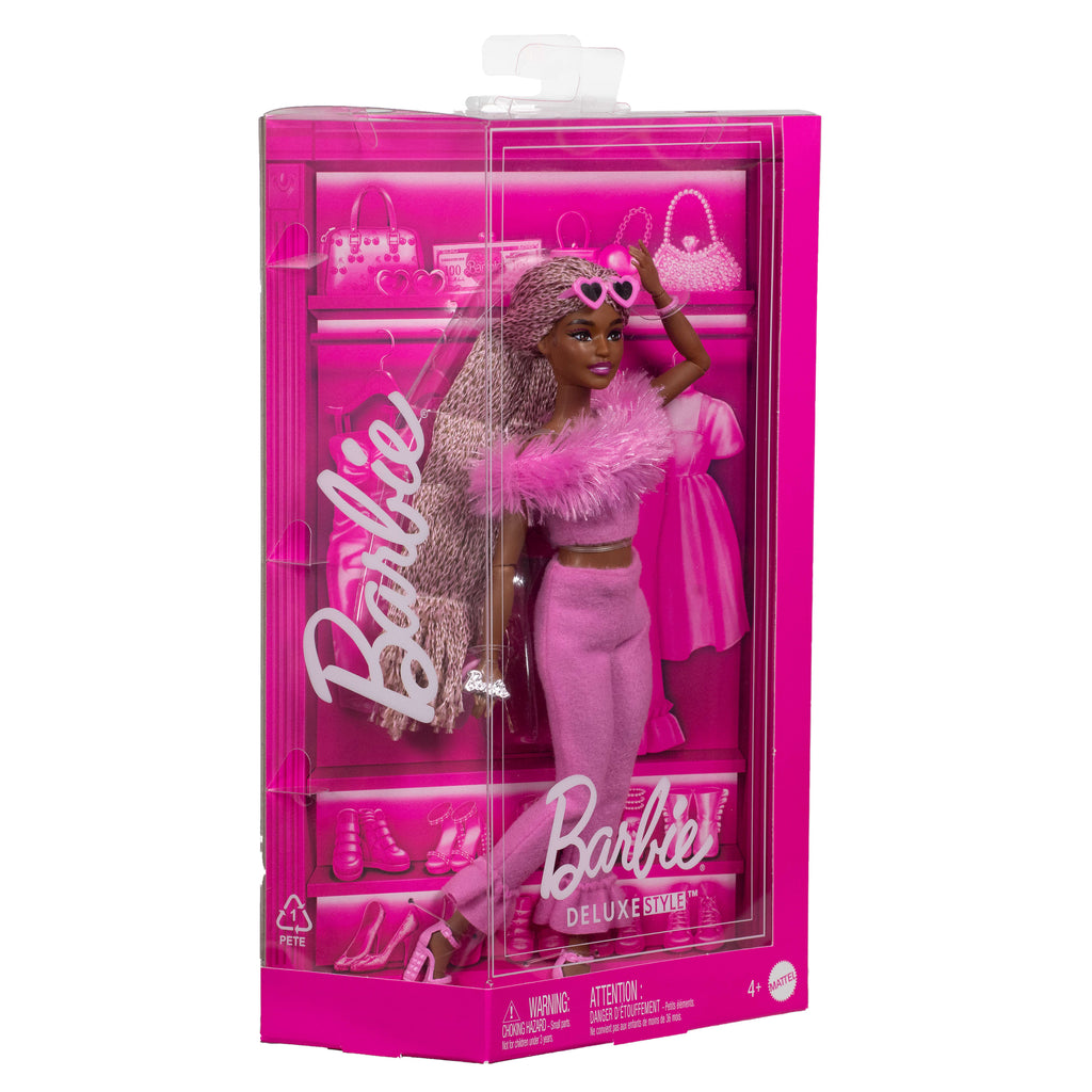 Şık aksesuarları ve klasik tarzdaki pembe kıyafetleriyle Barbie Stil İkonu bebekler