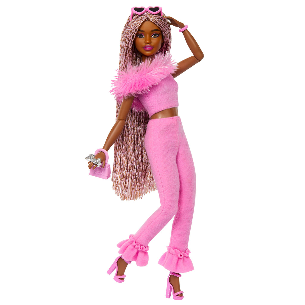 Pembe renkli yumuşacık takımıyla pembe ve kahverengi örgülü saçlı Barbie Stil İkonu bebek (4)