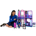 Her odasında ilginç sürprizler olan Monster High Gizemli Butik Otel ve 13'ten fazla aksesuar
