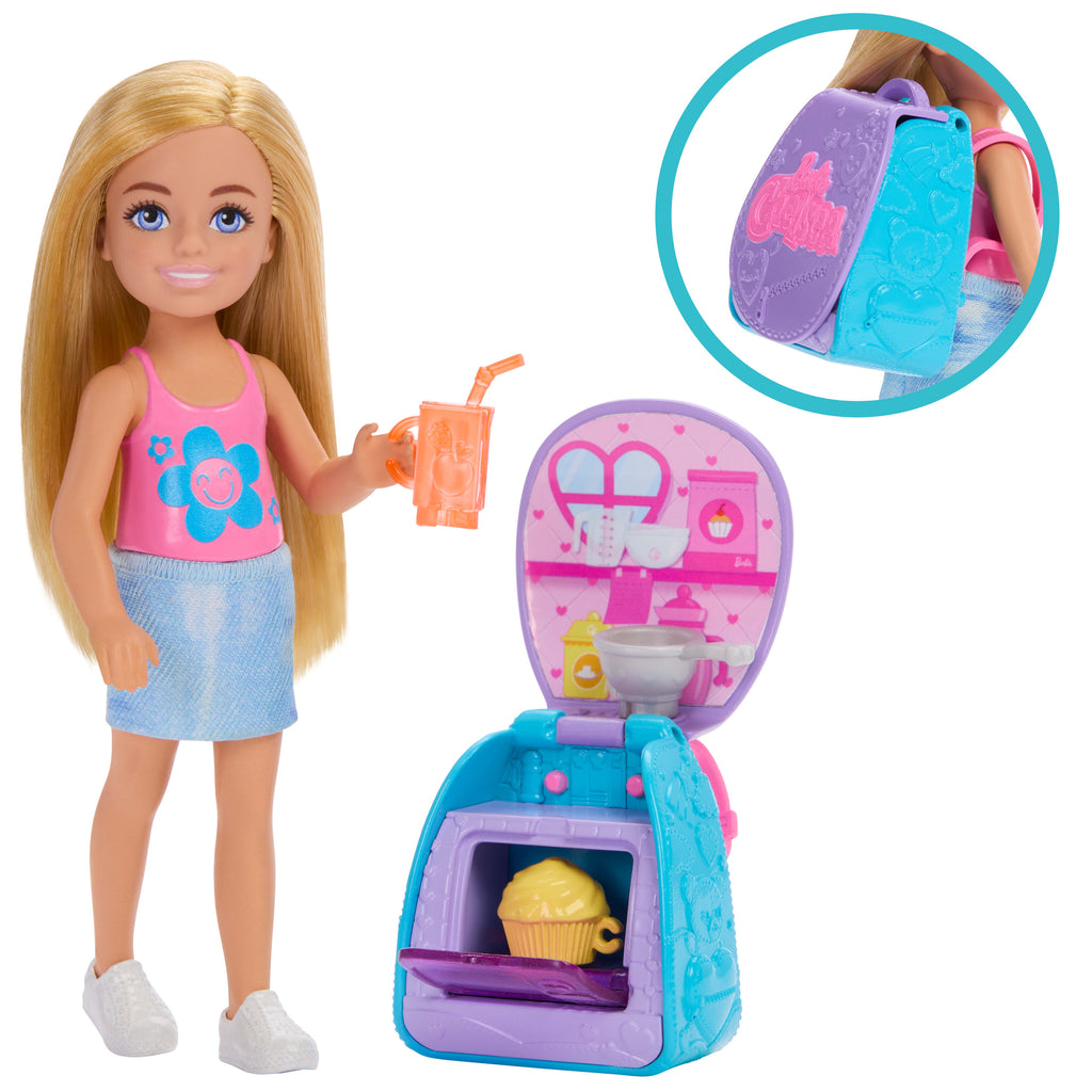 BARBIE Aile ve Dostlar Chelsea Kapkek Pişirme Çantası Chelsea bebek ve aksesuarları, oyuncak kapkek ile sırt çantası