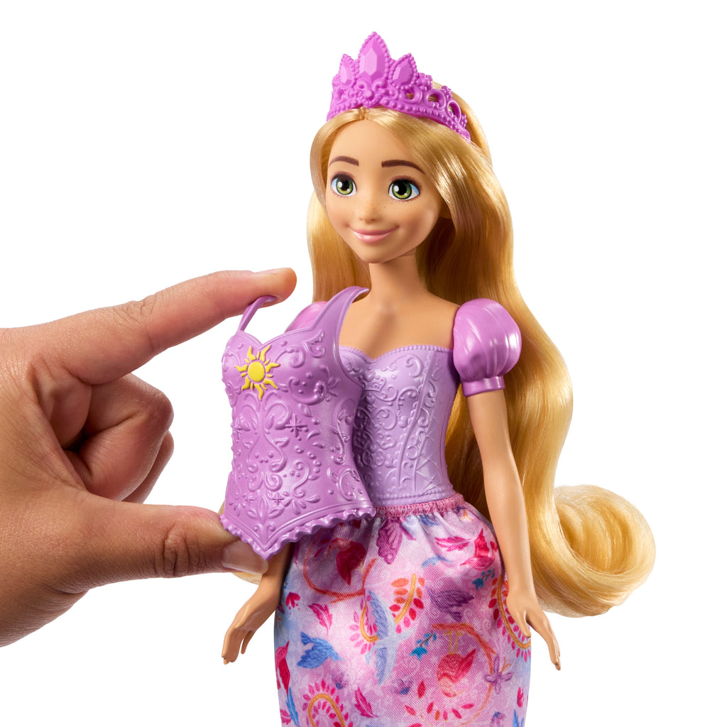 Disney Prensesi 2'si 1 Arada Hikayeler Rapunzel bebek, takılıp çıkarılabilen 2 büstiyer, 2 etek ve 9 aksesuar