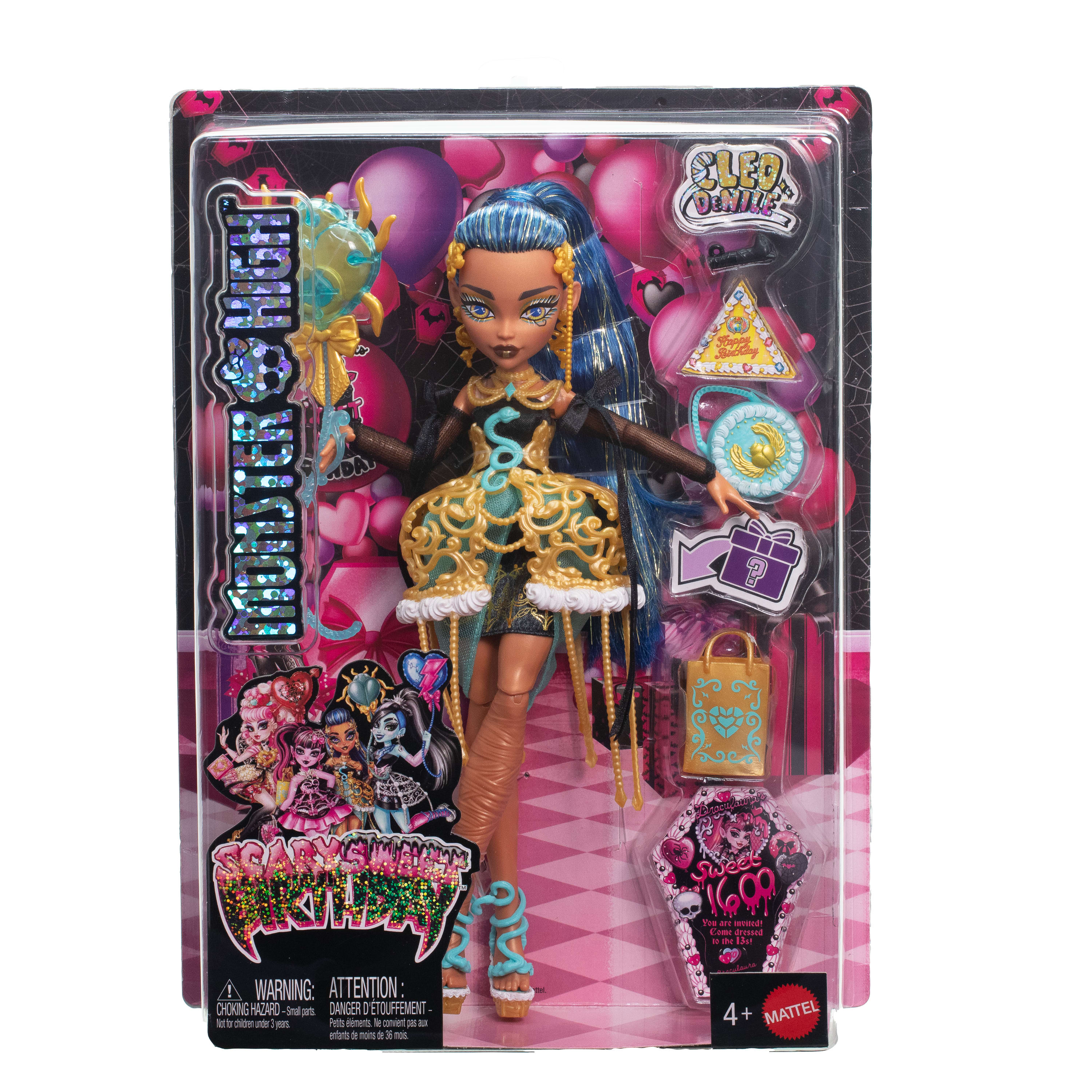 Parti elbisesi giyen ve bir elinde balon, diğer elinde hediyesini tutan Monster High Doğum Günü Cleo De Nile bebek