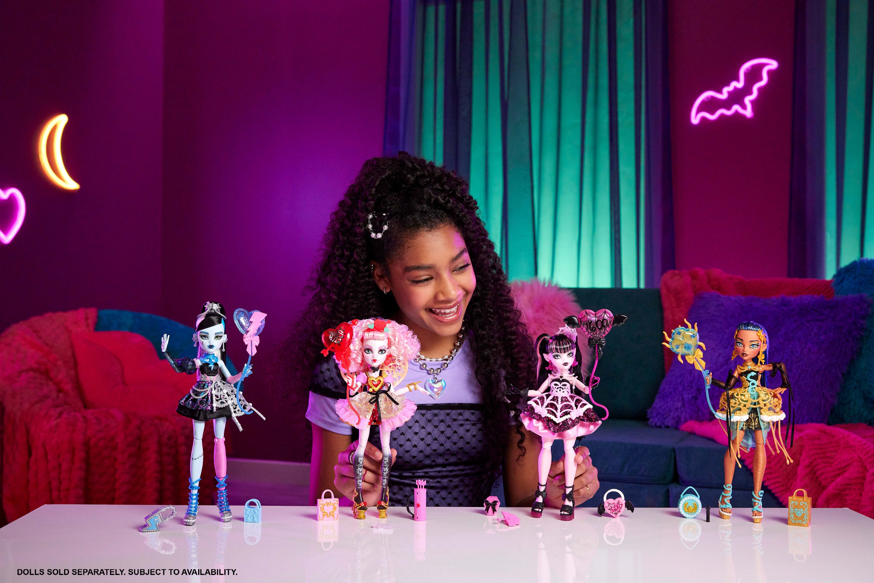 Monster High Havalı Doğum Günü pasta seti, Clawdeen Wolf bebek ve 20'den fazla süsleme aksesuarı