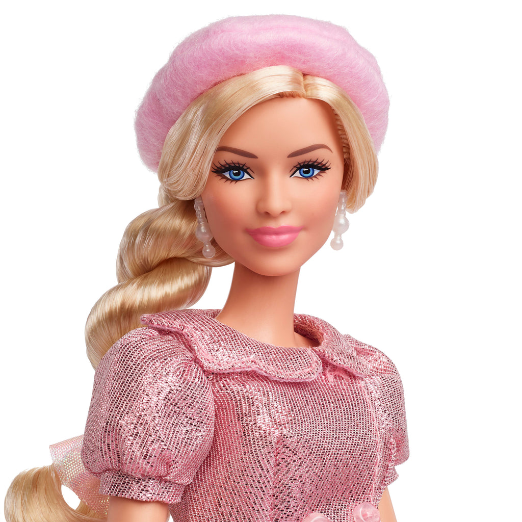 Margot Robbie'nin Barbie'yi canlandırdığı filmden, uyumlu pembe bluzu ve eteğiyle koleksiyona uygun Barbie bebek