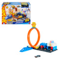 Hot Wheels® Polis İstasyonu Oyun Seti, 1:64 ölçekli oyuncak polis arabası ve ayarlanabilir pist çemberi