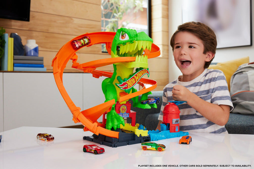 Hot Wheels® T-Rex ve İtfaiye İstasyonu Oyun Seti - 1:64 Ölçekli Metal Araba Dahil, 4+ Yaş