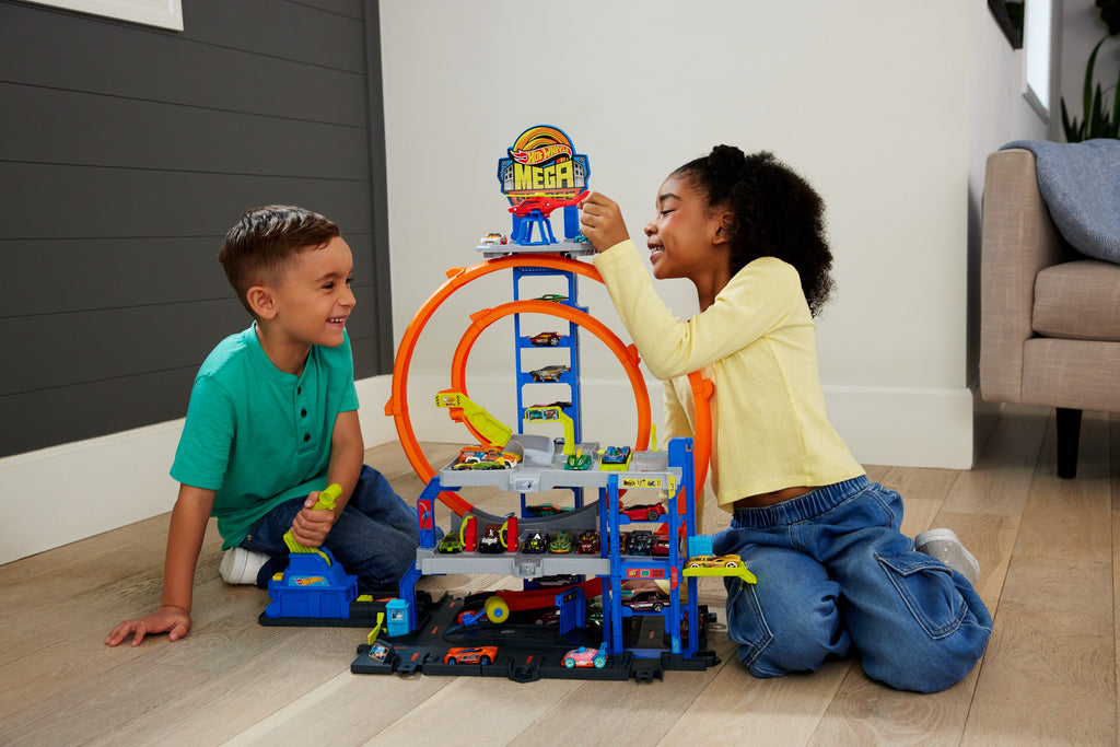 Hot Wheels City Mega Garaj oyun seti, 1:64 ölçekli 1 metal oyuncak araba ve 1 oyuncak helikopter