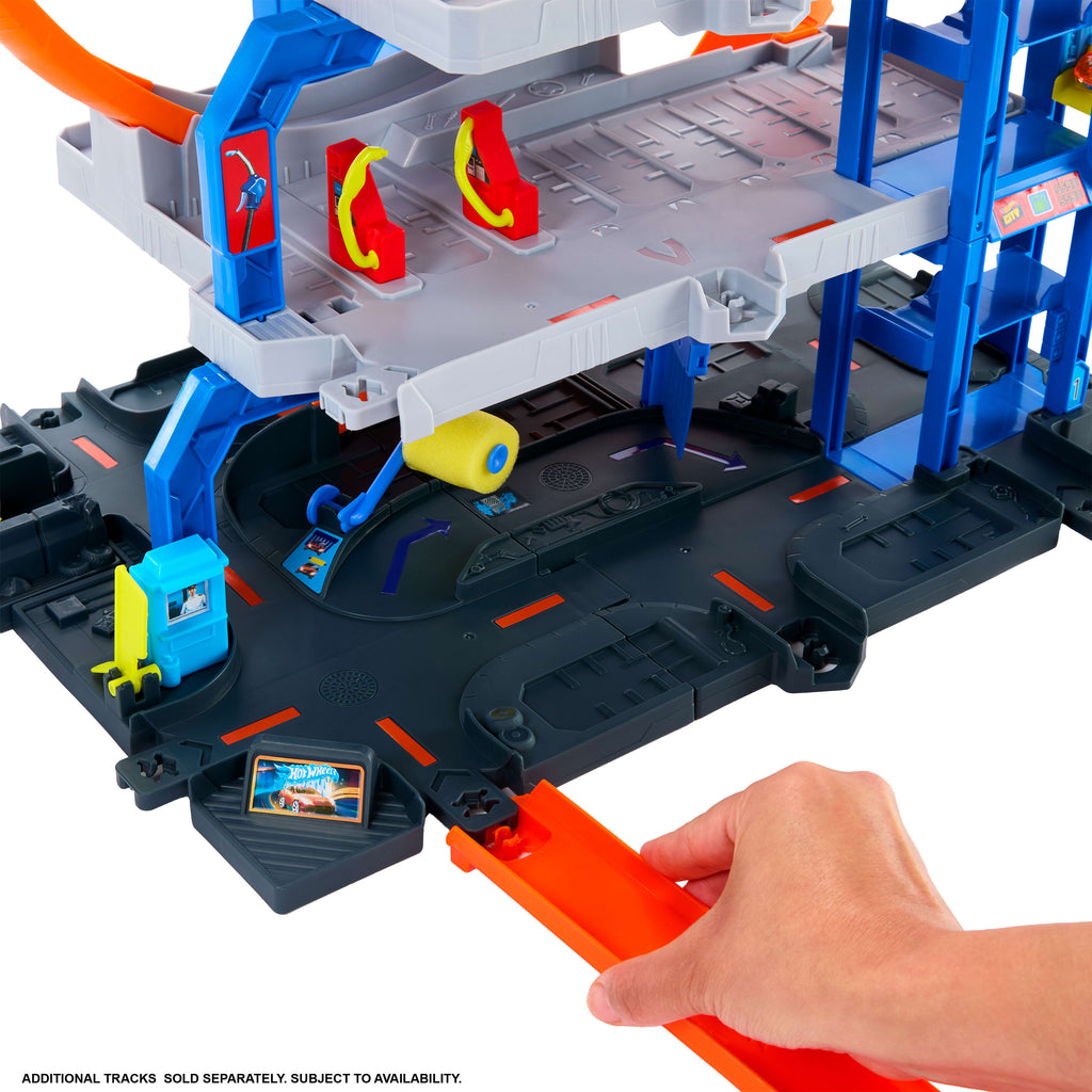 Hot Wheels City Mega Garaj oyun seti, 1:64 ölçekli 1 metal oyuncak araba ve 1 oyuncak helikopter