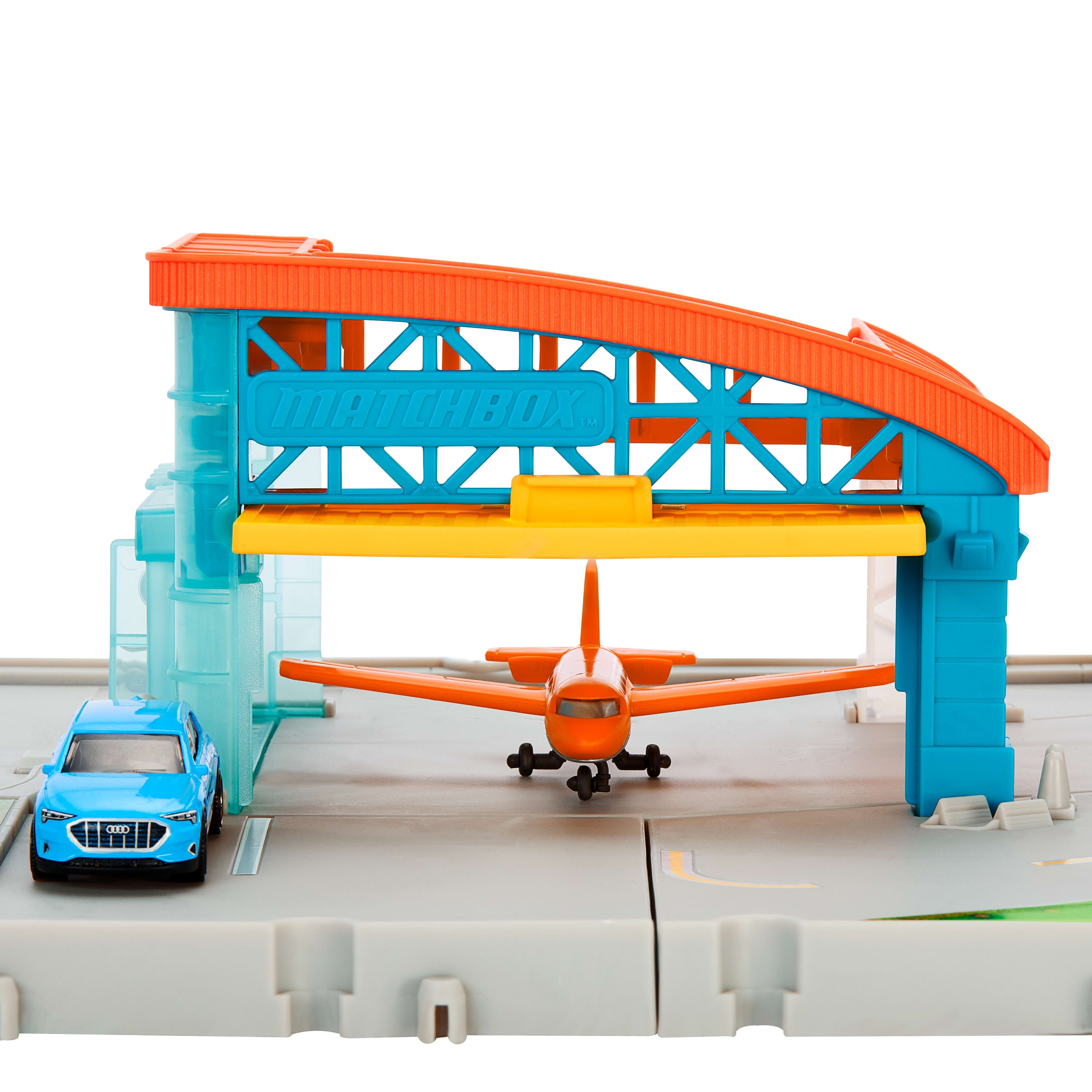 Havalaanı temalı Matchbox® Havaalanı Oyun Seti, 1 adet metal oyuncak Audi araba ve 1 adet plastik uçak