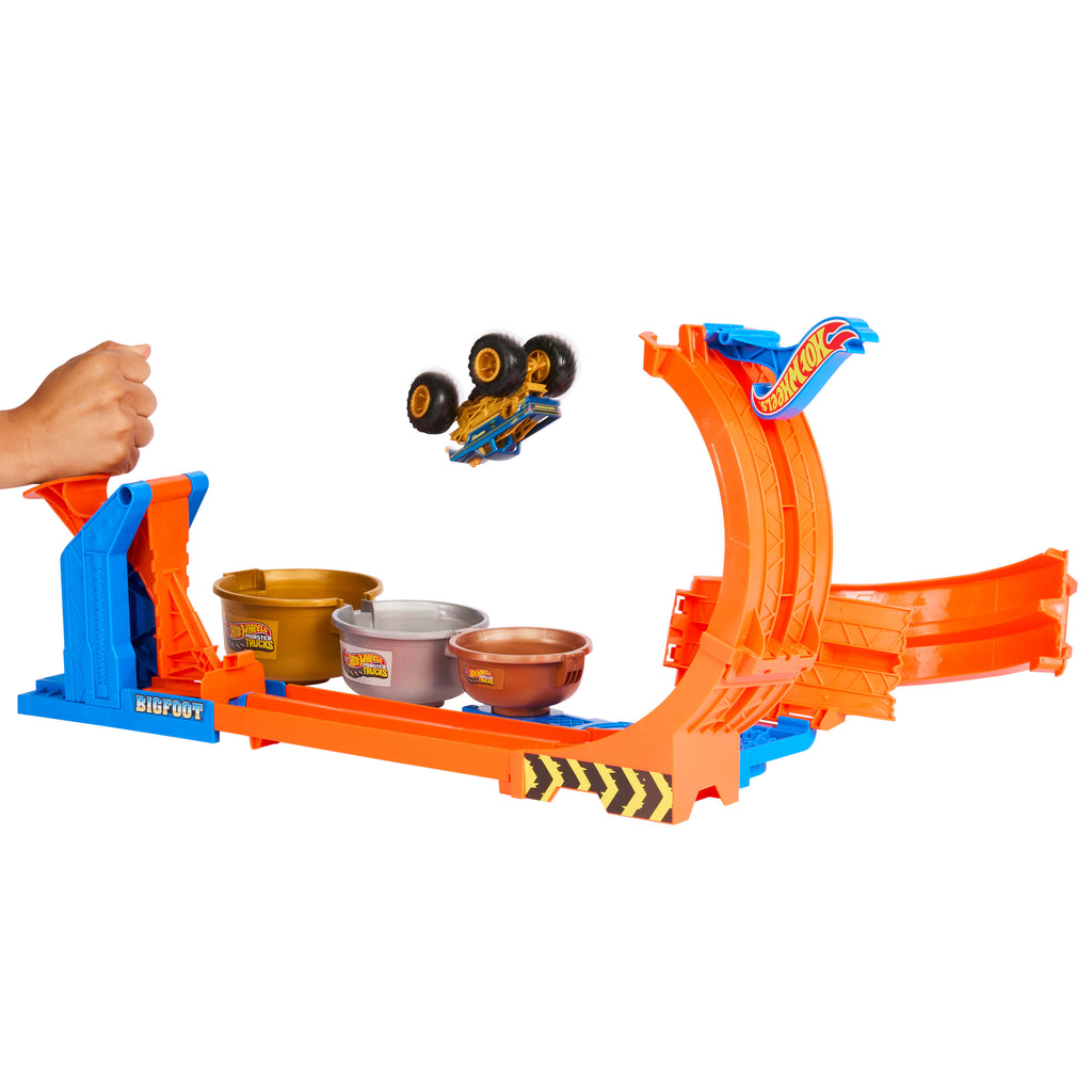 Hot Wheels® Monster Trucks Döngü ve Takla Bigfoot Oyun Parkuru ve metal Bigfoot oyuncak aracı