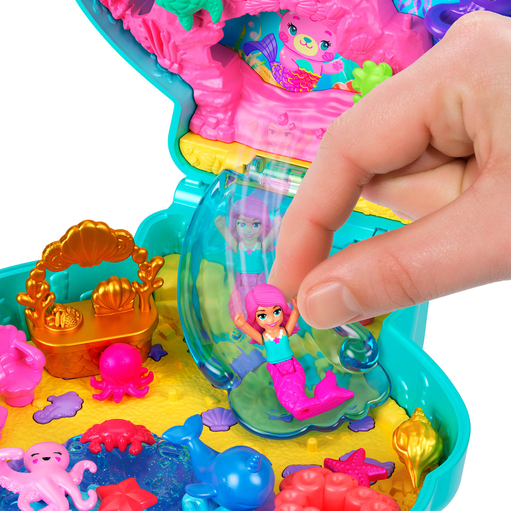 Polly Pocket Işıltılı Ada mini oyun seti, 1 mikro deniz kızı bebek ve deniz canlısı figürleri, temaya uygun aksesuarların yer aldığı taşınabilir oyuncak