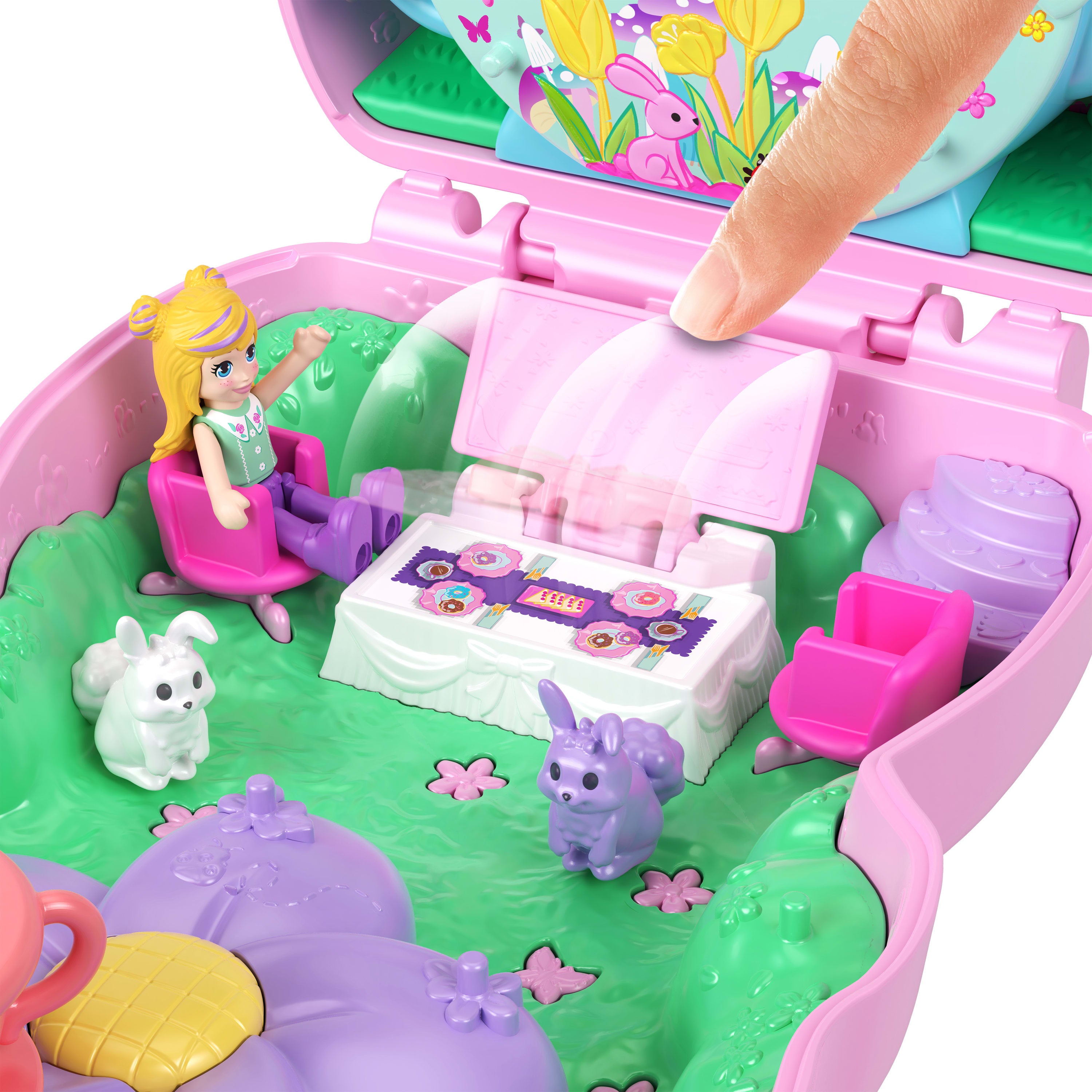 Polly Pocket Tavşancığın Çay Partisi mini oyun seti, 1 mikro bebek ve evcil tavşanlar, stil aksesuarlarının yer aldığı seyahat oyuncağı