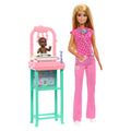 Çocuk Doktoru Barbie, sarışın bebek, 1 bebek figürü, mobilya ve aksesuarlar