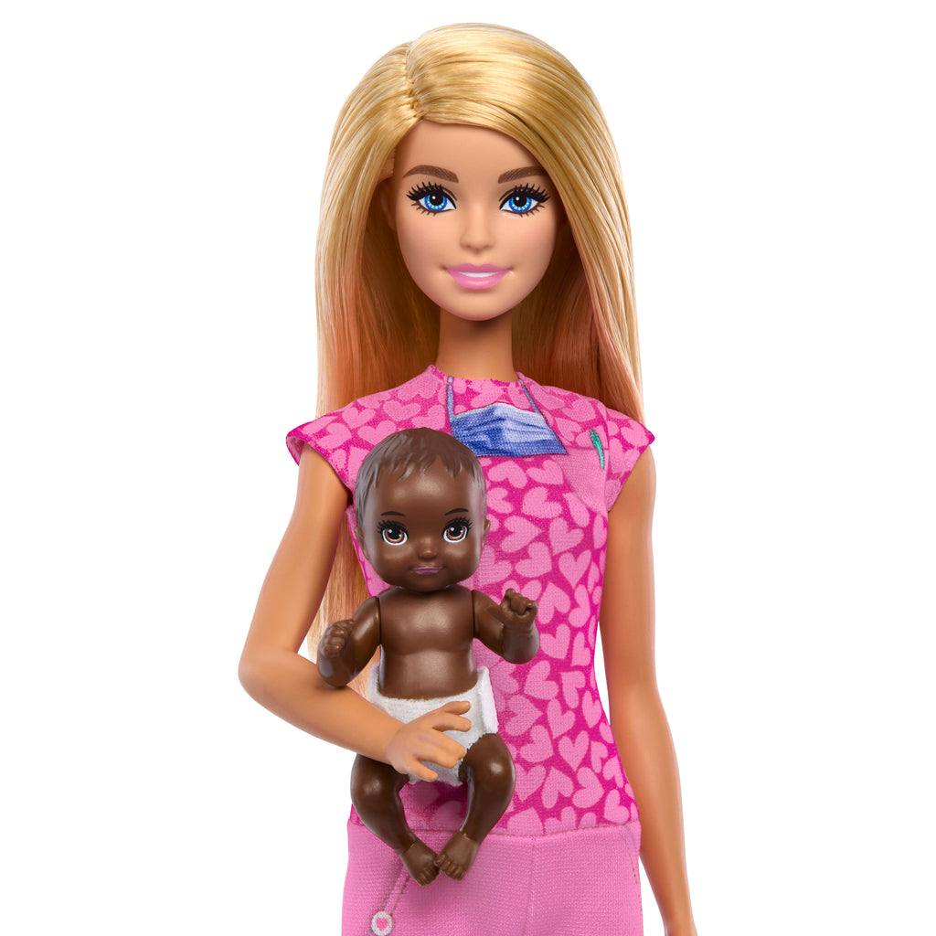Çocuk Doktoru Barbie, sarışın bebek, 1 bebek figürü, mobilya ve aksesuarlar