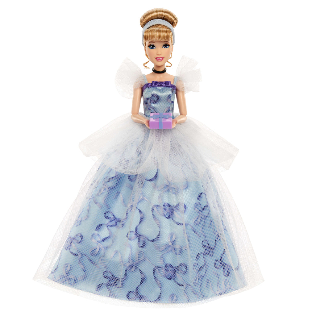 Disney filminden ilham alan, koleksiyona uygun Disney Prensesi Doğum Günü Kutlaması Cinderella bebek