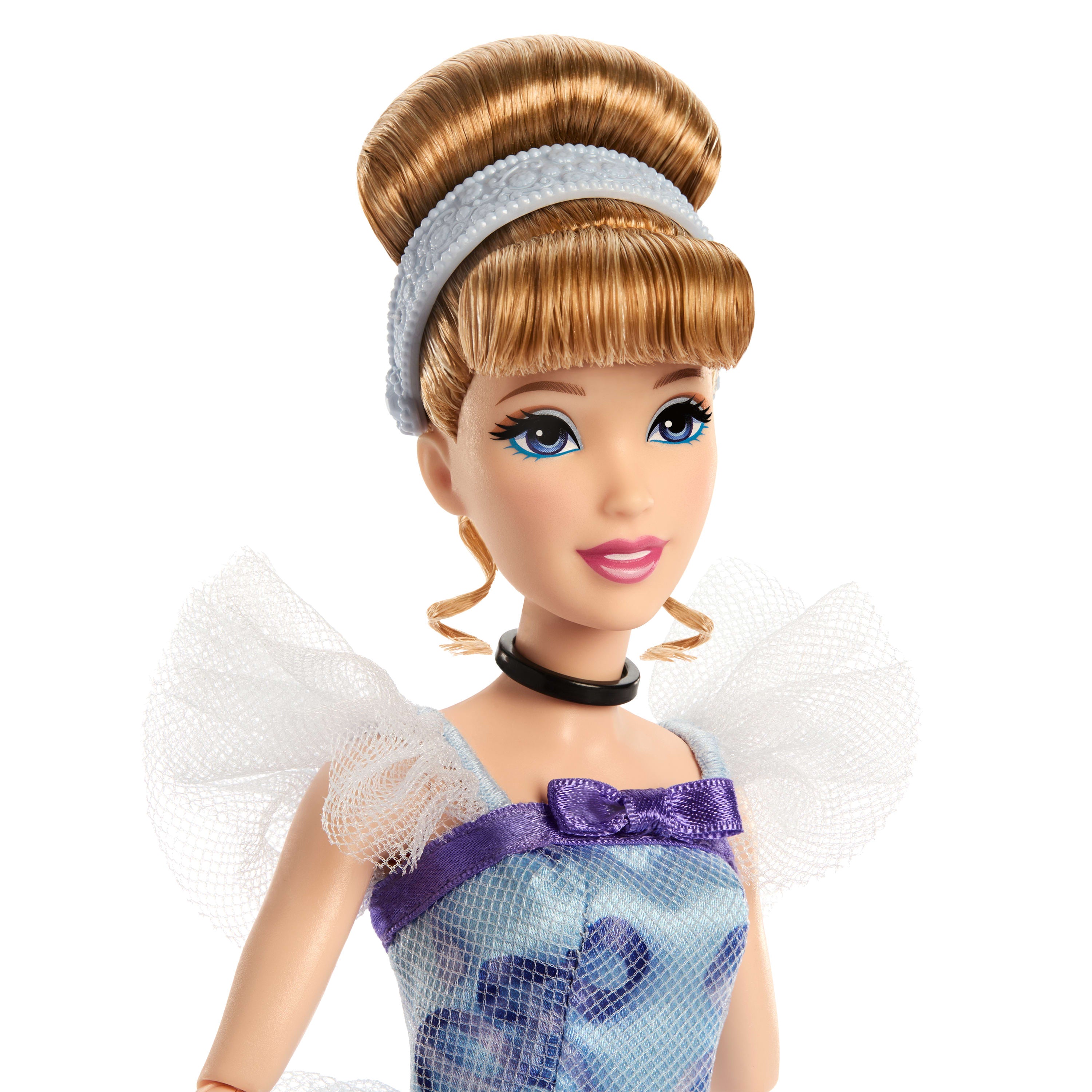 Disney filminden ilham alan, koleksiyona uygun Disney Prensesi Doğum Günü Kutlaması Cinderella bebek