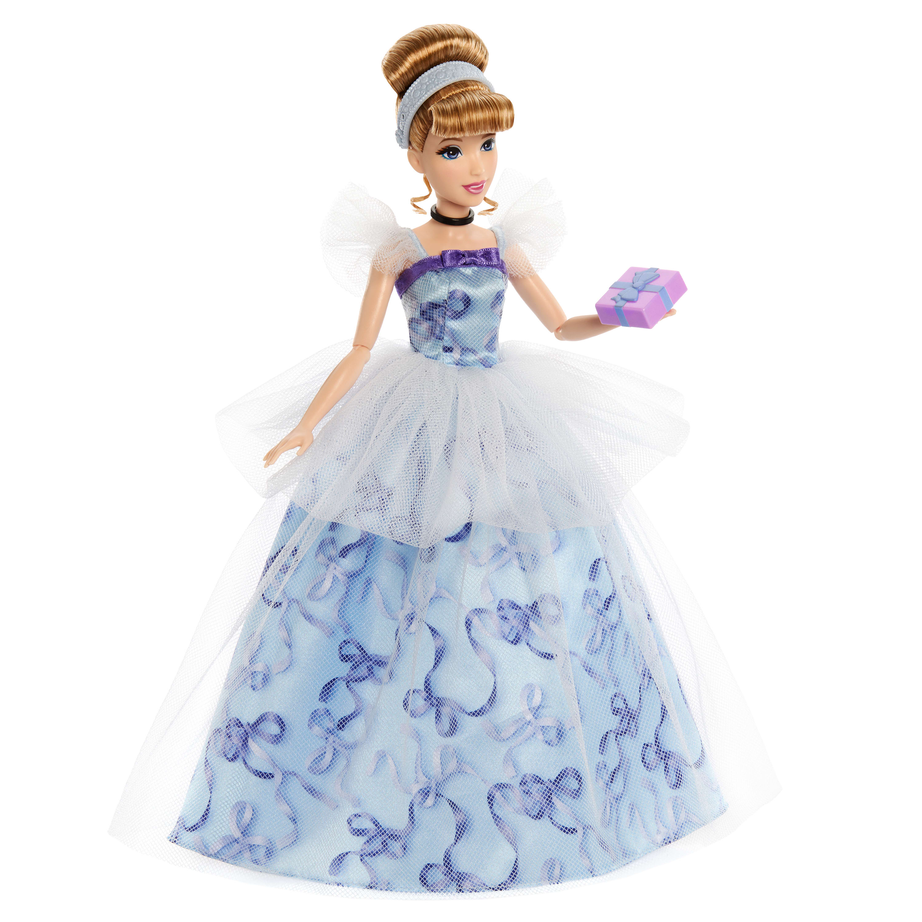 Disney filminden ilham alan, koleksiyona uygun Disney Prensesi Doğum Günü Kutlaması Cinderella bebek
