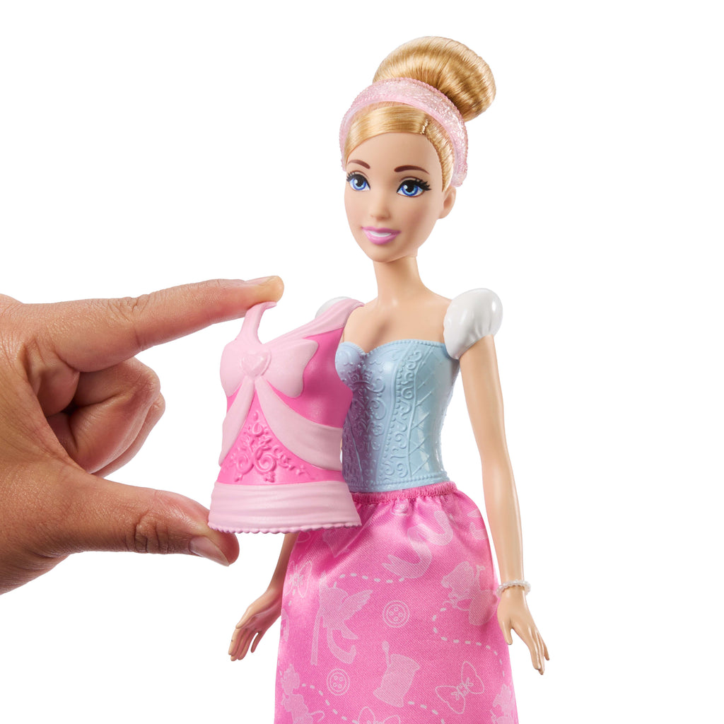Disney Prensesi 2'si 1 Arada Hikayeler Cinderella bebek, takılıp çıkarılabilen 2 büstiyer, 2 etek ve 9 aksesuar