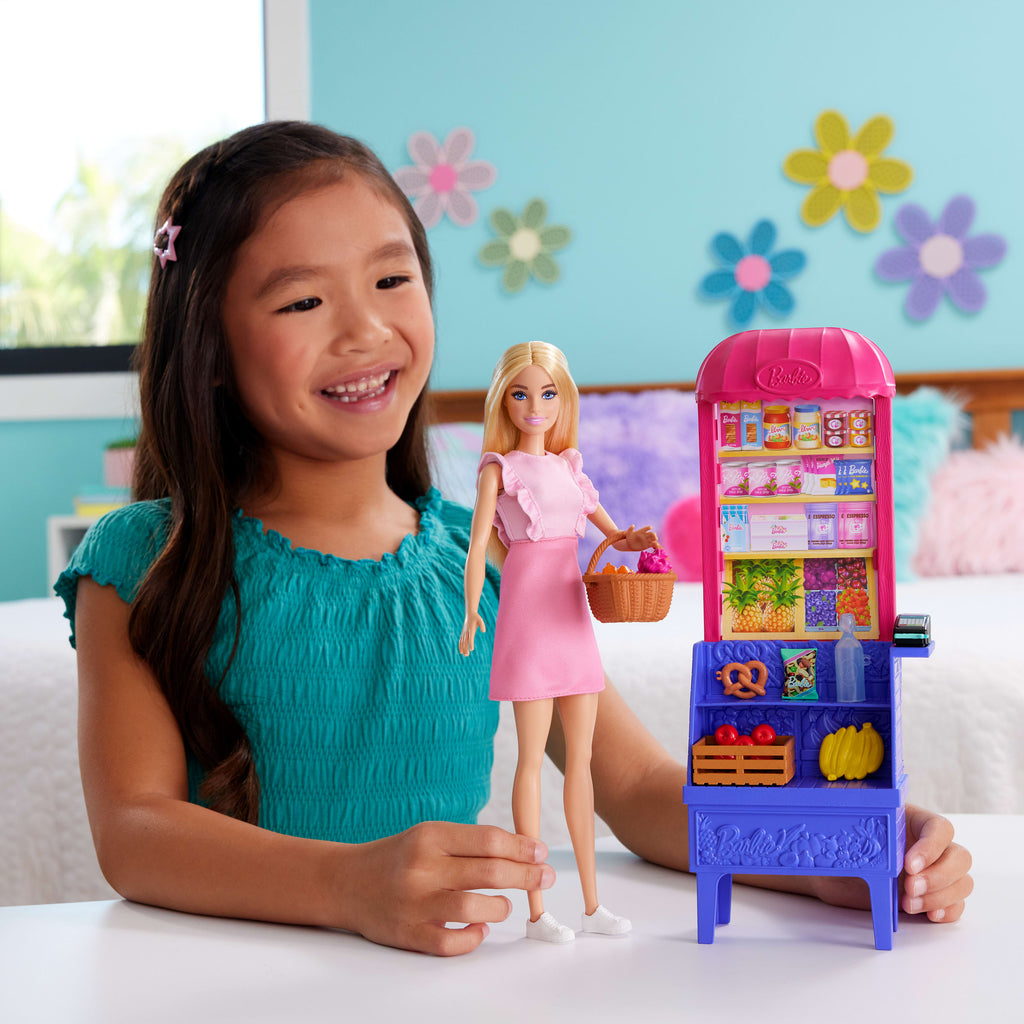 Barbie ve Teresa'nın Dostluk Tarifi Malibu Markette bebek ve oyun seti, 11 aksesuar
