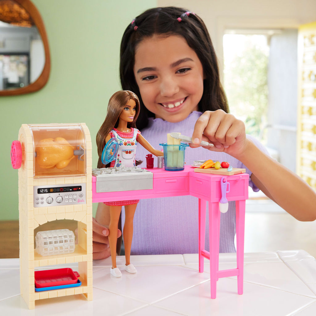 Barbie ve Teresa'nın Dostluk Tarifi Teresa bebek ve mutfak oyun seti, 20'den fazla aksesuar