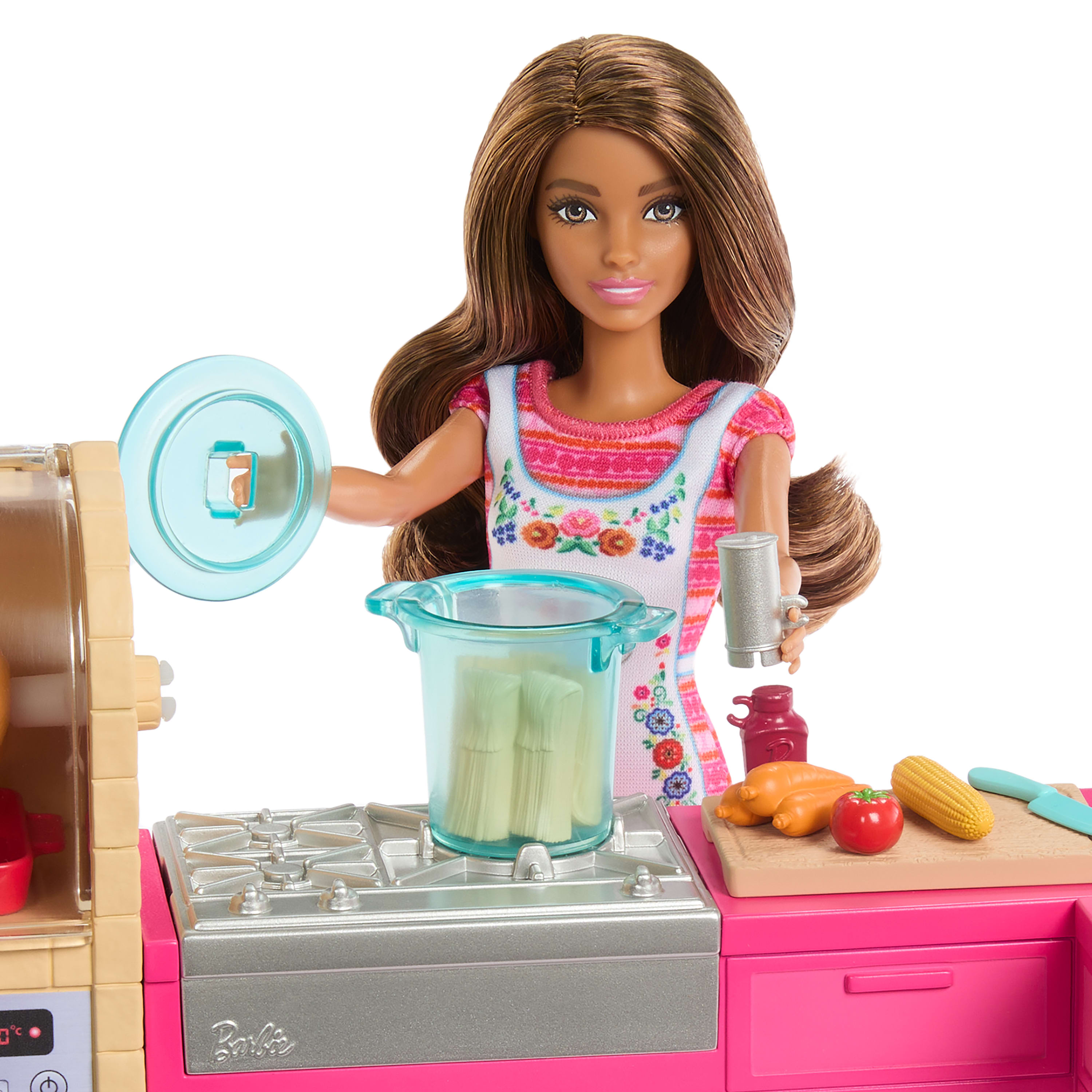 Barbie ve Teresa'nın Dostluk Tarifi Teresa bebek ve mutfak oyun seti, 20'den fazla aksesuar