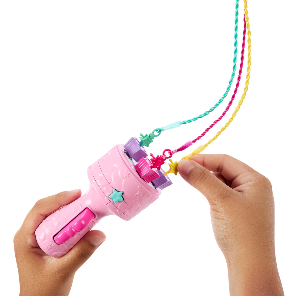 Barbie Dreamtopia Örgü Saçlı bebek ve saç örme aracı dahil aksesuarlar