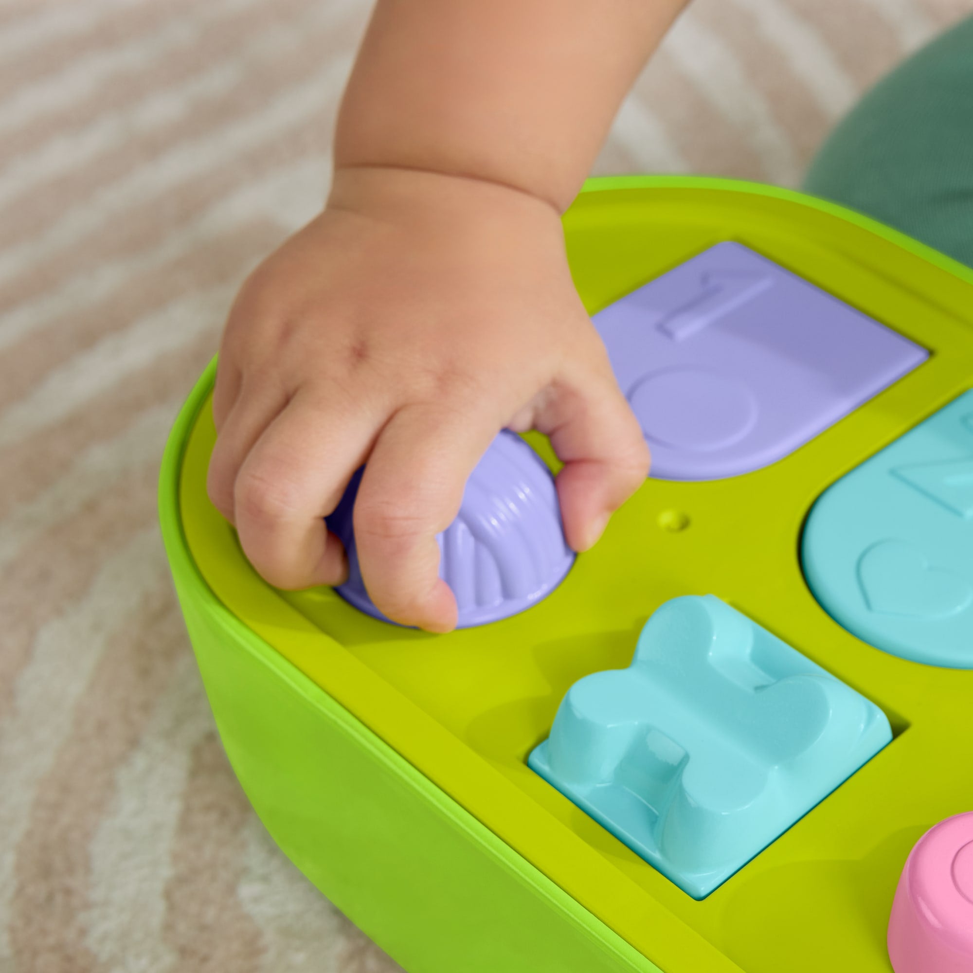 Şirin Dostlar Fırlayan Mini Figürler aktivite oyuncağı, gelişime yardımcı sürpriz oyunlar