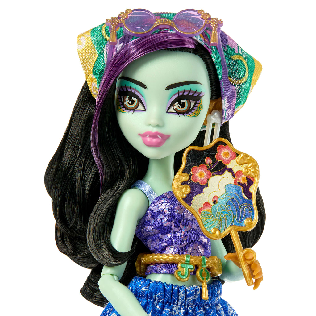 Monster High Gizemli Arkadaşlar Muhteşem Tatil oyun seti, Jinafire Long bebek ve aksesuarlar