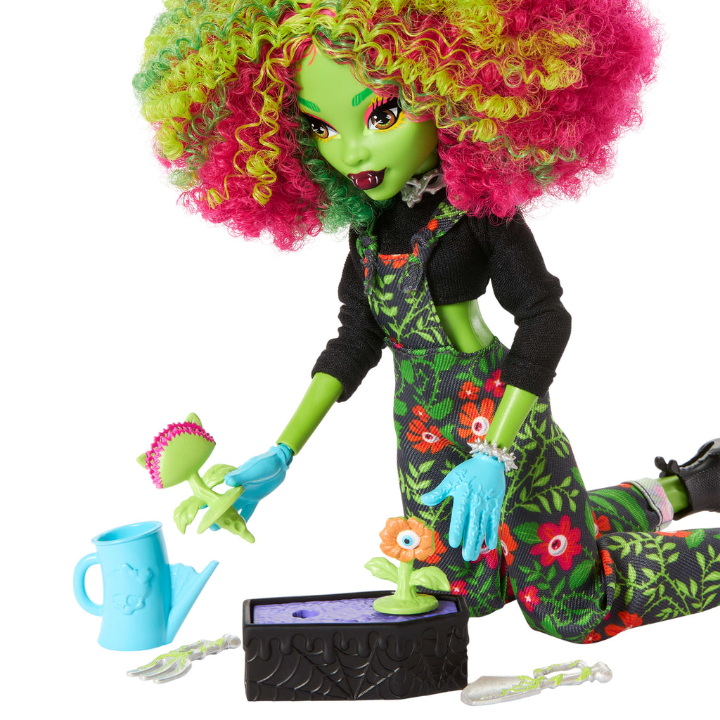 Yıllık ve çevre kulübü aksesuarları ile Monster High Gizemli Yıllık Venus McFlytrap bebek