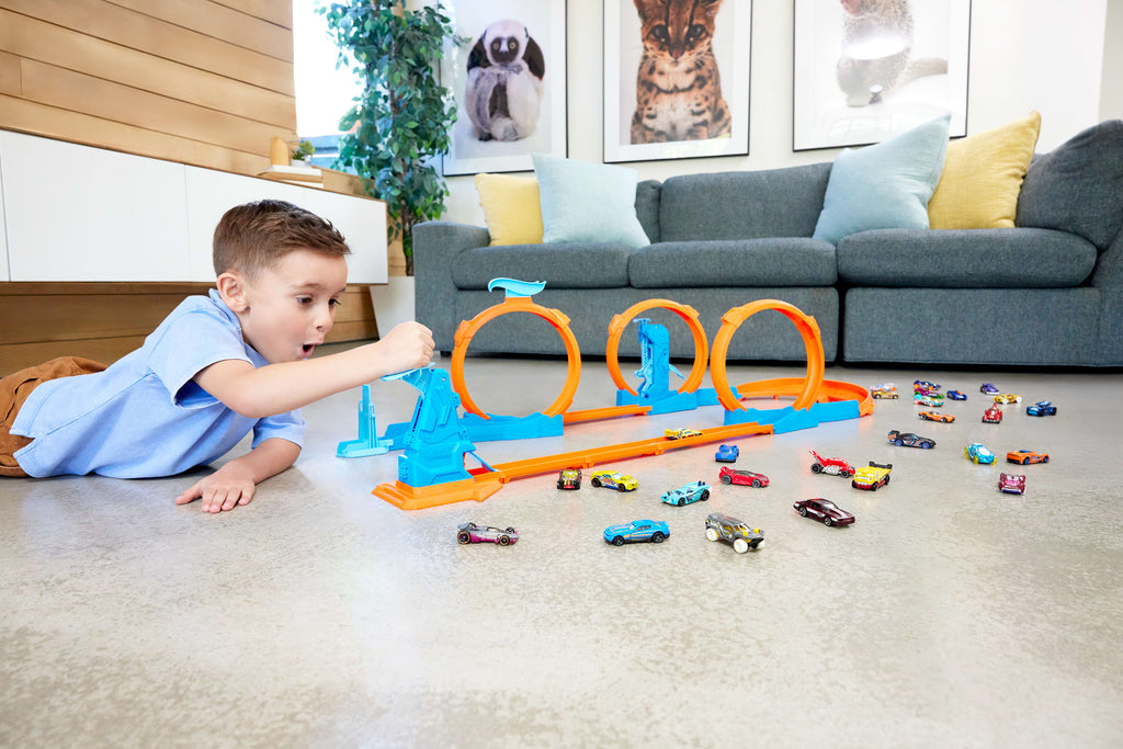Hot Wheels Track Creator Üçlü Çember Paketi, 1:64 ölçekli oyuncak araba içeren pist oluşturma seti