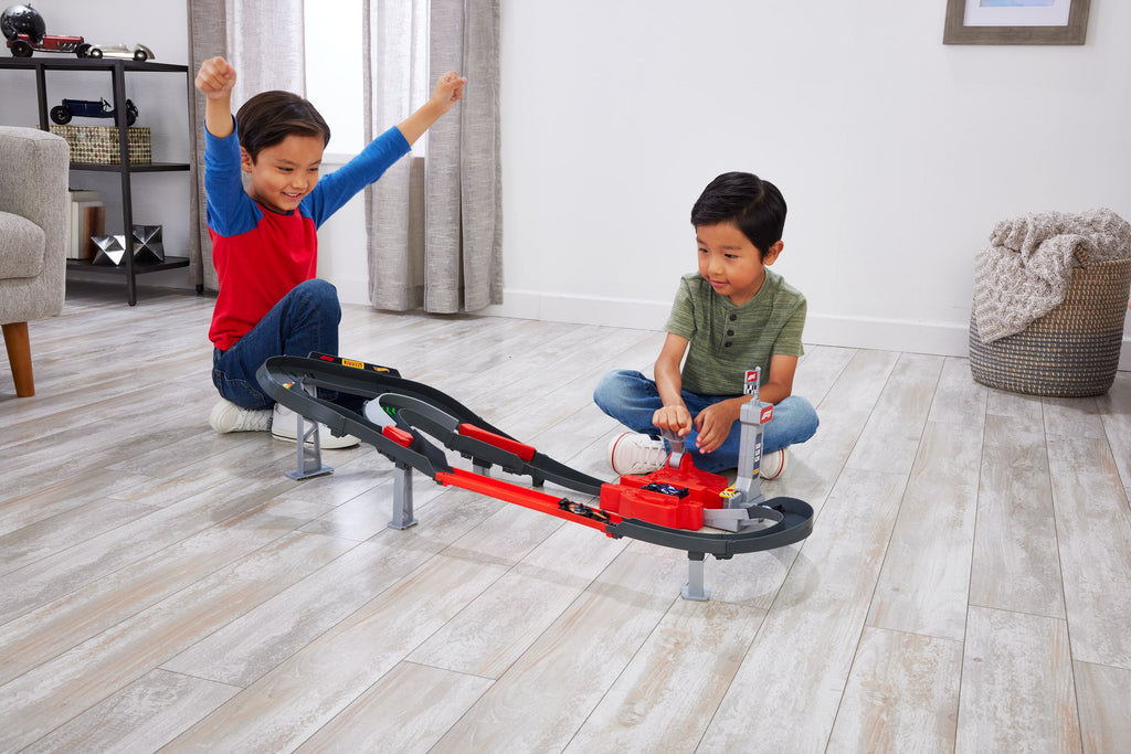Hot Wheels F1 Yarış Pisti Seti – 3 Adet 1:64 Ölçekli Metal Araba (McLaren, Alpine, VCARB) – JDY15