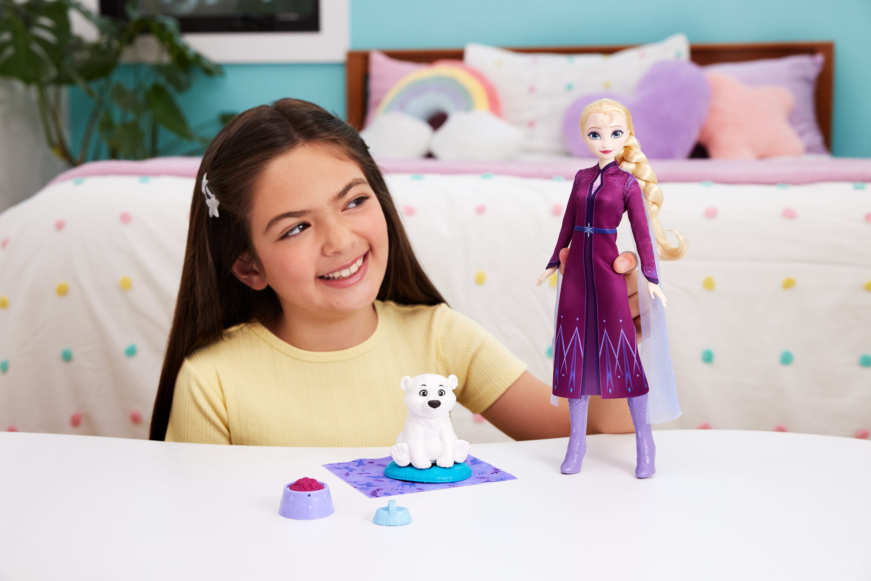 Disney Karlar Ülkesi Elsa bebek ve yavru kutup ayısı figürü, bakıma yönelik 4 aksesuar