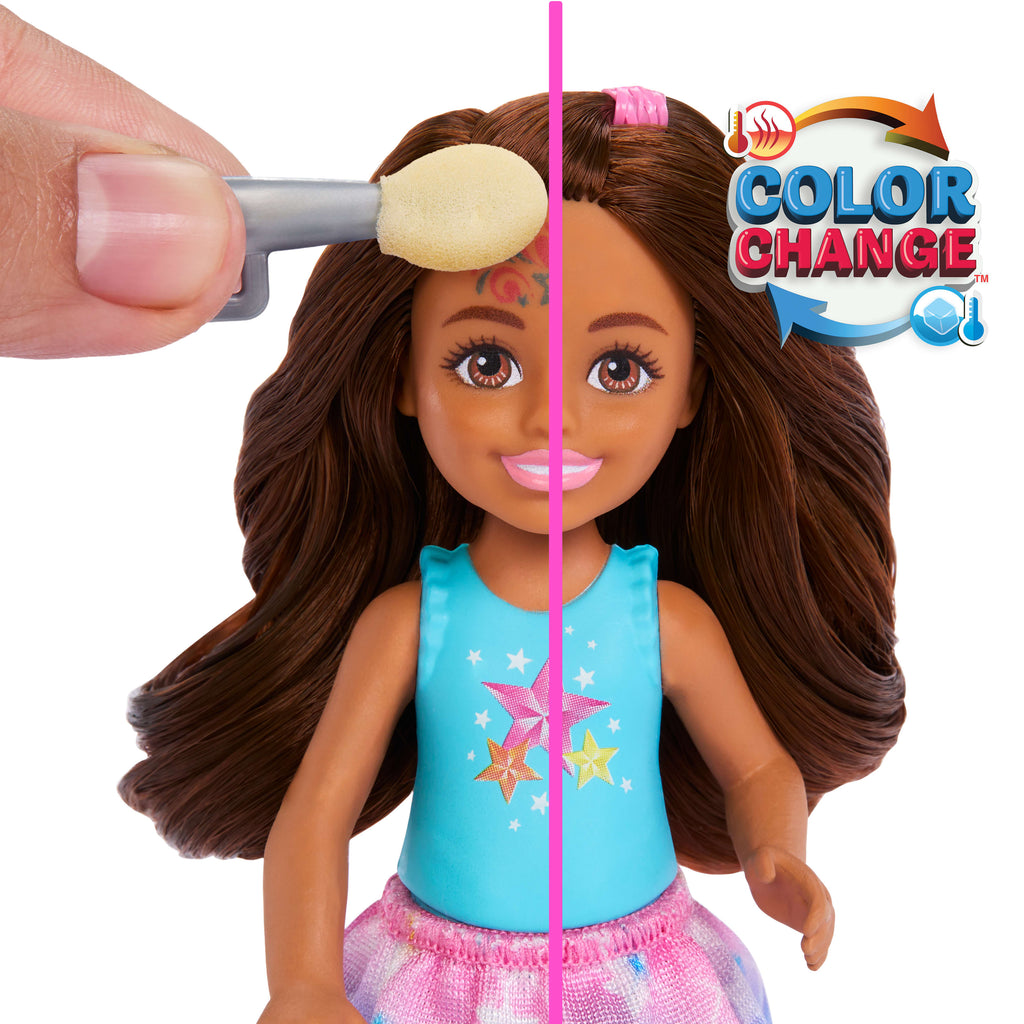 Barbie Panayırda oyun seti, yüz boyama ve fotoğraf standı, iki bebek ve aksesuarlar