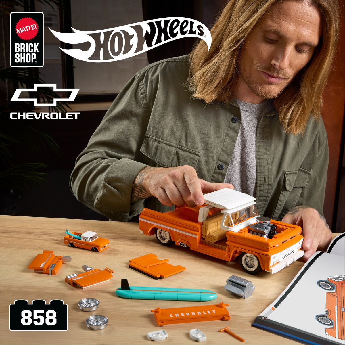Mattel Brick Shop Hot Wheels Custom '62 Chevy Pickup oyuncağı seti (858 Parça), koleksiyoncular için